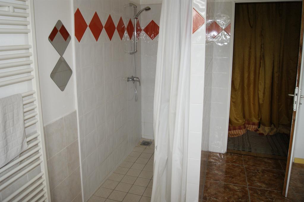 Chambres D'Hotes La Noyeraie Izeron Номер фото
