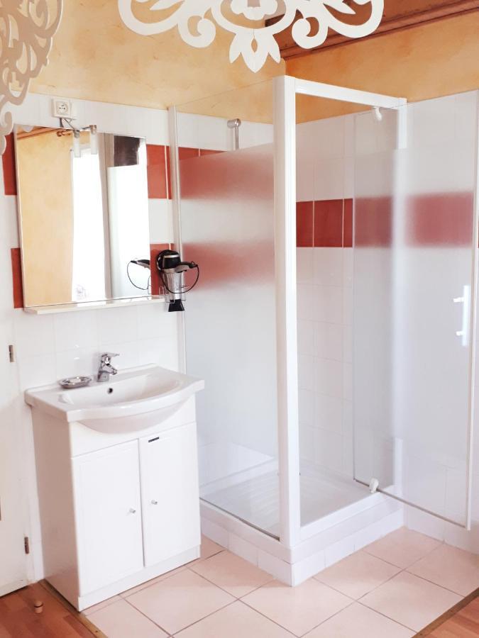 Chambres D'Hotes La Noyeraie Izeron Экстерьер фото